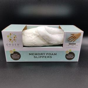 Memory Foam Women's Slippers Size 9/10 White Bedroom Slippers House Shoes New